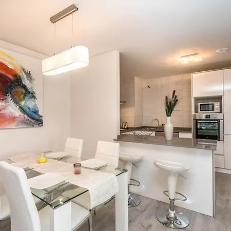 Begonia Apartment